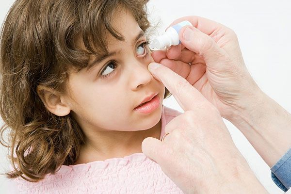 Bệnh đau mắt hột ở trẻ em và những điều phụ huynh cần chú ý 2