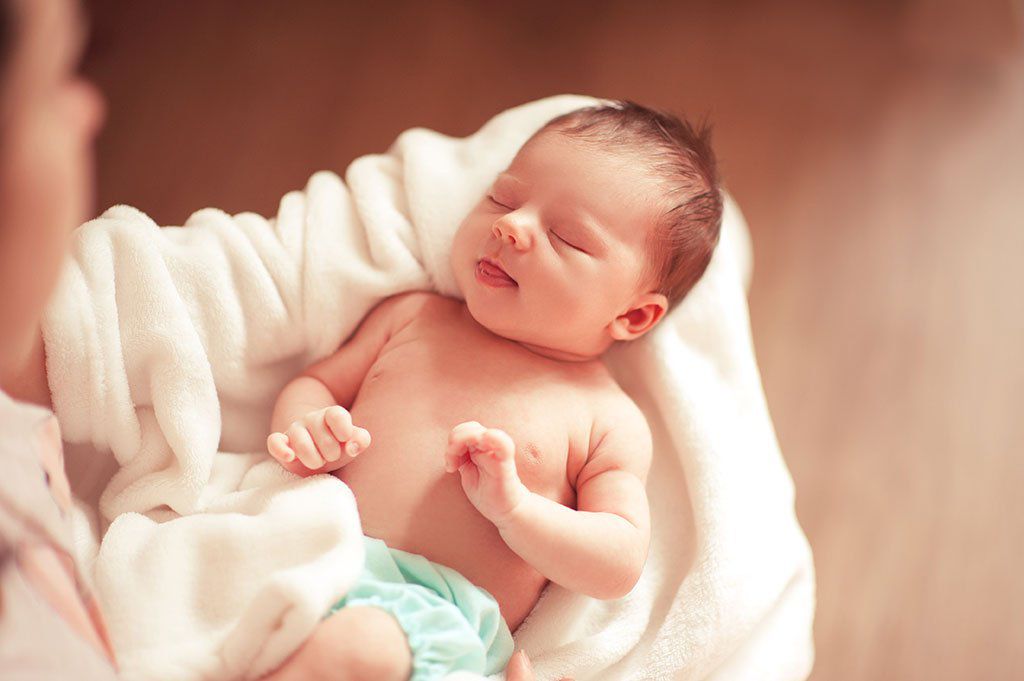 Cách bổ sung canxi cho bé sơ sinh qua sữa mẹ 1