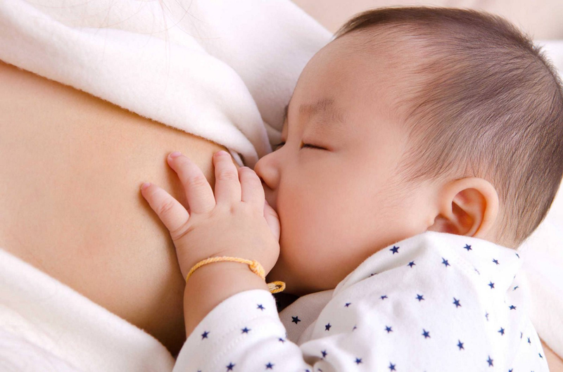 Lợi ích của sữa mẹ đối với trẻ sơ sinh mà các mẹ cần nắm để chăm sóc trẻ toàn diện 1