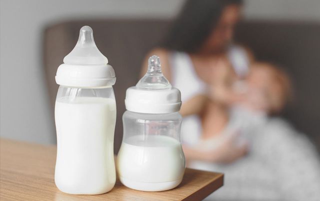 Sữa mẹ trong và loãng có ảnh hưởng đến sự phát triển của trẻ hay không 2