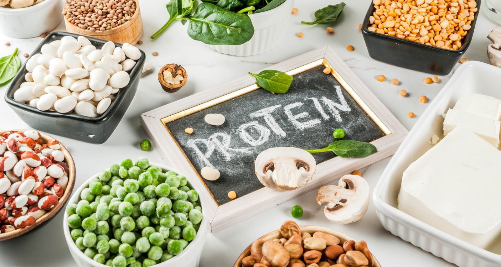Nên cho trẻ ăn uống đủ chất, thành phần dinh dưỡng cân đối giữa protein, Glucid, lipid