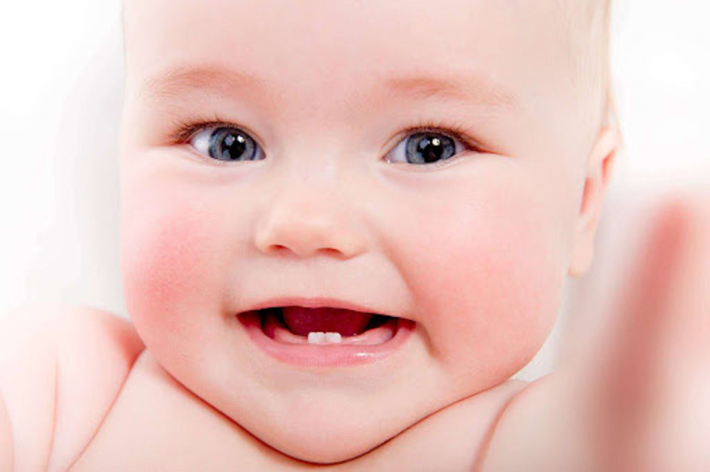 Trẻ mọc răng sớm có tốt không và xử lý thế nào 1