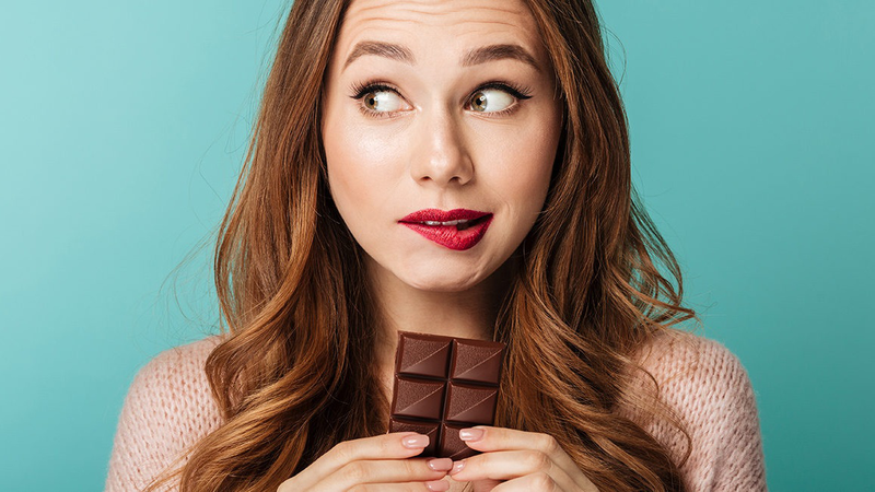 Xăm môi ăn socola được không? Nên kiêng ăn gì sau khi phun xăm môi? 2